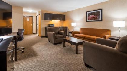 Best Western Plus Howe Inn - image 11