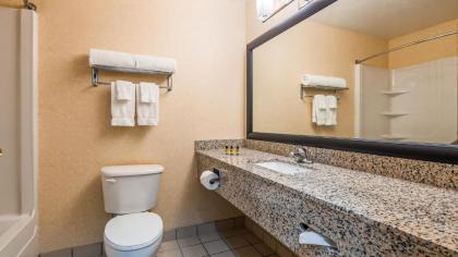 Best Western Plus Howe Inn - image 13