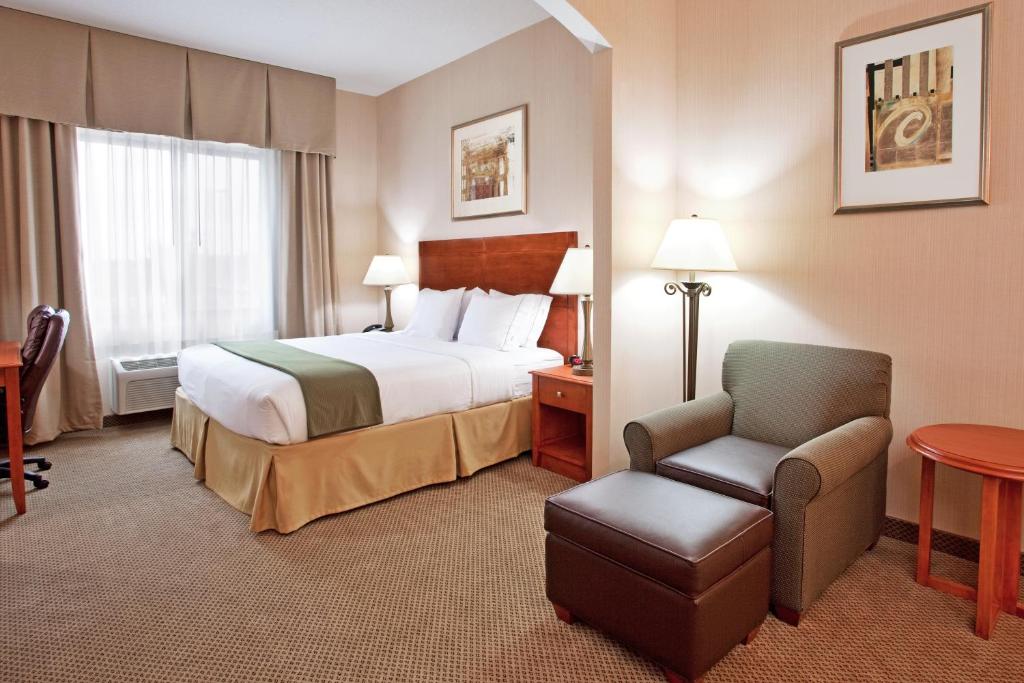 Holiday Inn Express Hotel & Suites Howell an IHG Hotel - image 3