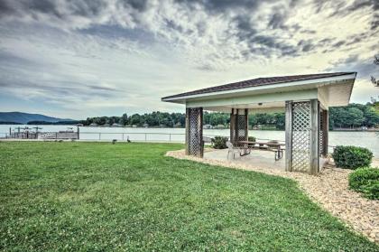 Huddleston Condo with Balcony on Smith Mountain Lake - image 4