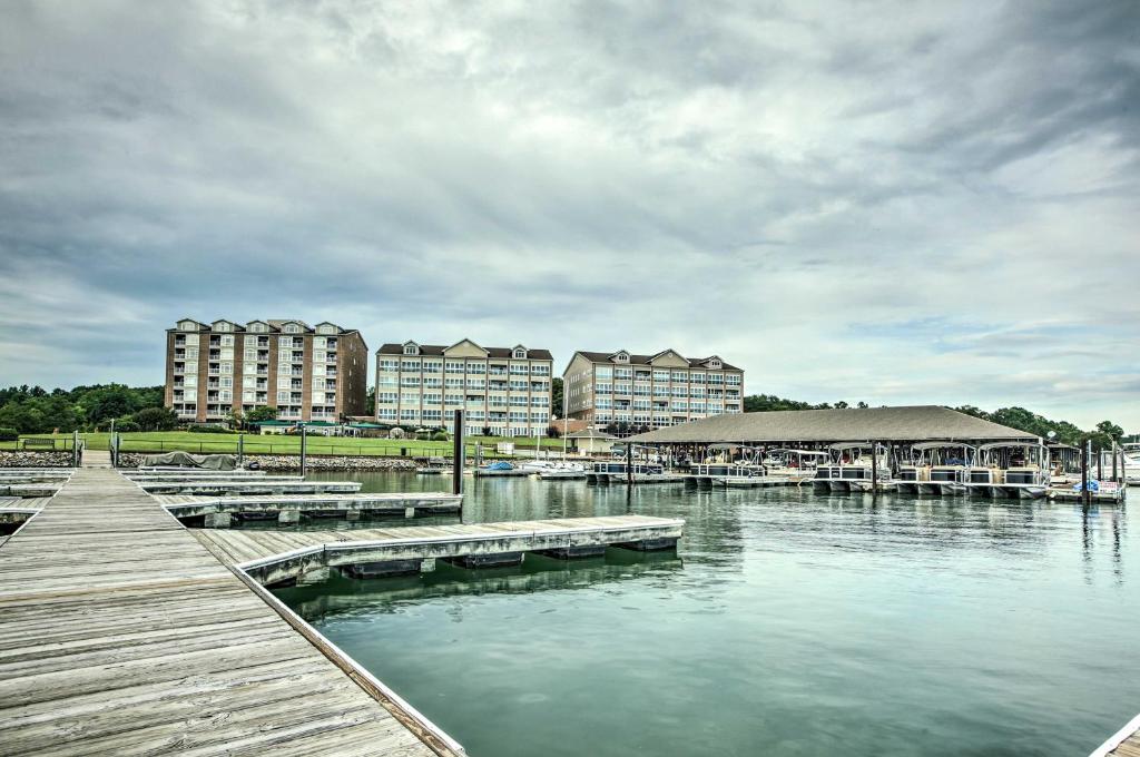 Huddleston Condo with Balcony on Smith Mountain Lake - image 6