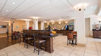 Best Western Plus Hudson Hotel & Suites - image 9