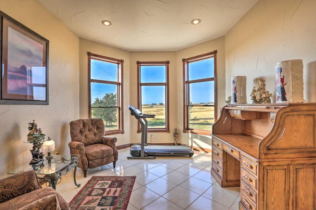 Luxe Hudson House with Mtn Views - 30 Min to Denver! - image 5