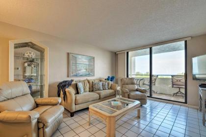 Cozy Condo with Gulf View Bird Watching with Telescope - image 7