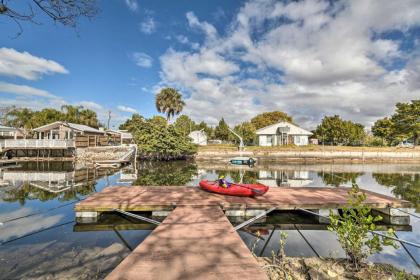 Serene Hudson Home on Canal with Direct Gulf Access - image 3