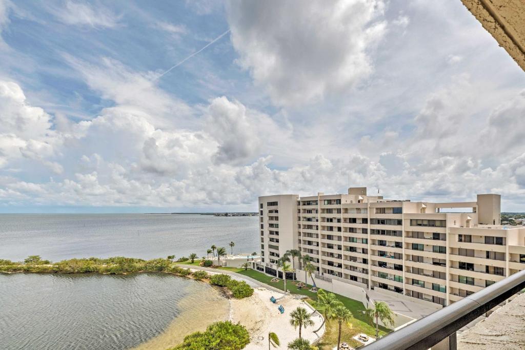 Hudson Resort Condo with Private Beach Access! - image 2