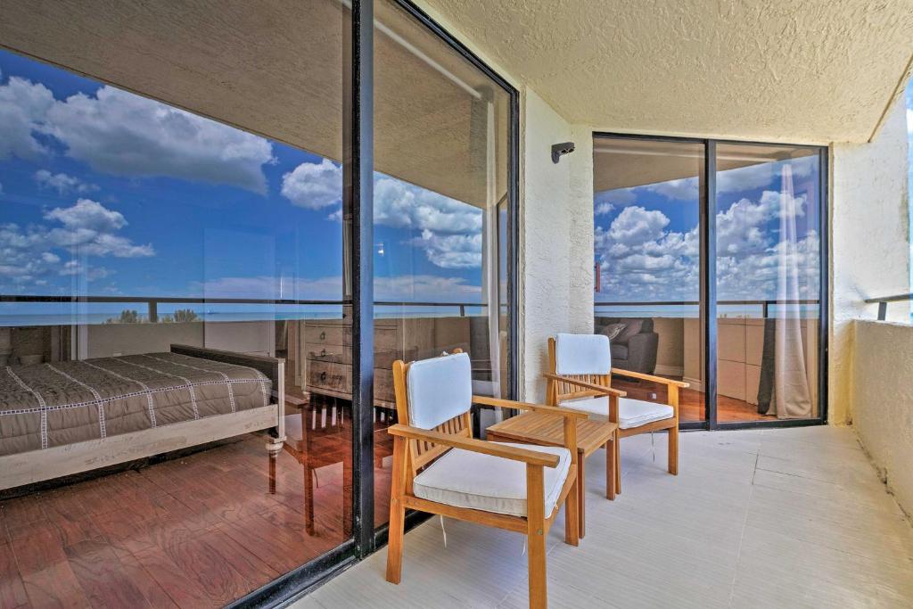 Modern Waterfront Hudson Condo with Resort Pool - image 2