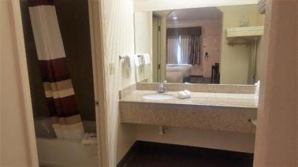 Red Roof Inn & Suites Houston – Humble/IAH Airport - image 2