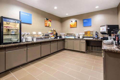 Comfort Inn & Suites IAH Bush Airport – East - image 5