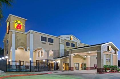 Super 8 by Wyndham Intercontinental Houston TX - image 3