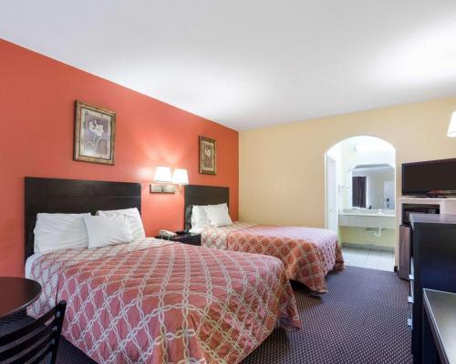 Rodeway Inn & Suites Humble - image 2