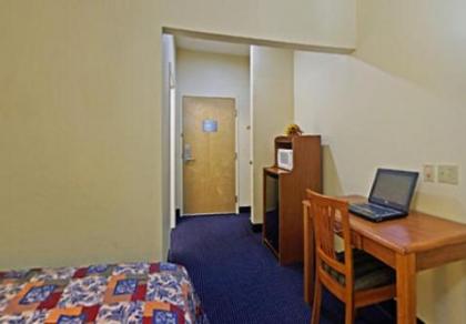 Americas Best Value Inn and Suites Bush International Airport - image 5