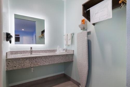 Americas Best Value Inn- Aldine Westfield - image 5