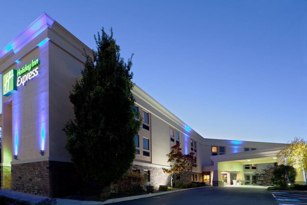 Holiday Inn Express Hershey-Harrisburg Area an IHG Hotel - main image