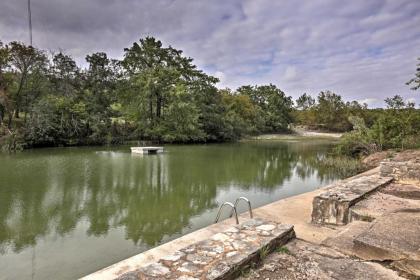 River Retreat with Deck 2 Kayaks Fire Pit and Grill Texas