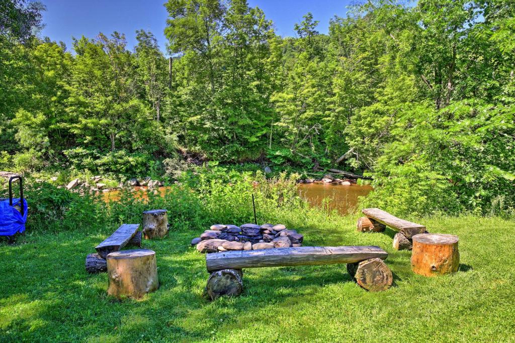 Hunter Home with Fire Pit and Yard On Main Street! - image 7