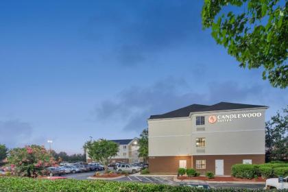 Candlewood Suites Huntersville-Lake Norman Area an IHG Hotel - image 11