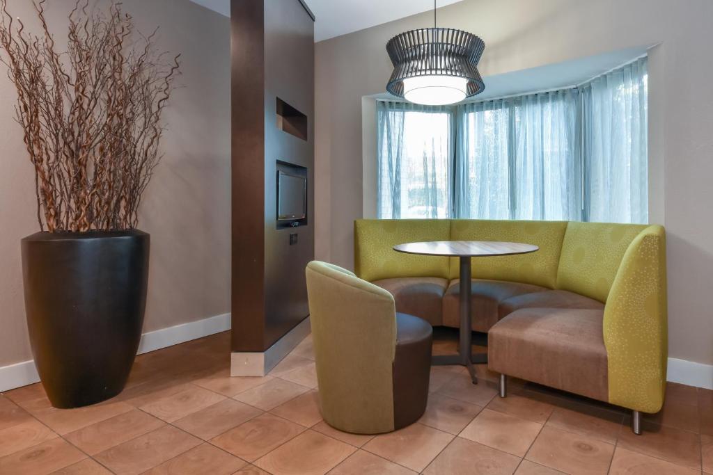 Courtyard by Marriott Charlotte Lake Norman - image 6