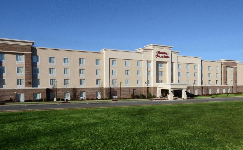 Hampton Inn & Suites Huntersville - main image