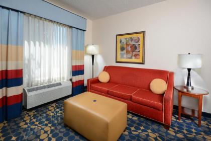 Hampton Inn & Suites Huntersville - image 12