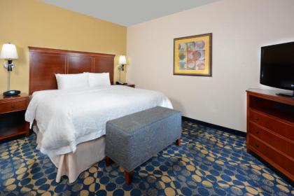 Hampton Inn & Suites Huntersville - image 4