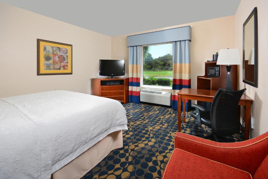 Hampton Inn & Suites Huntersville - image 5