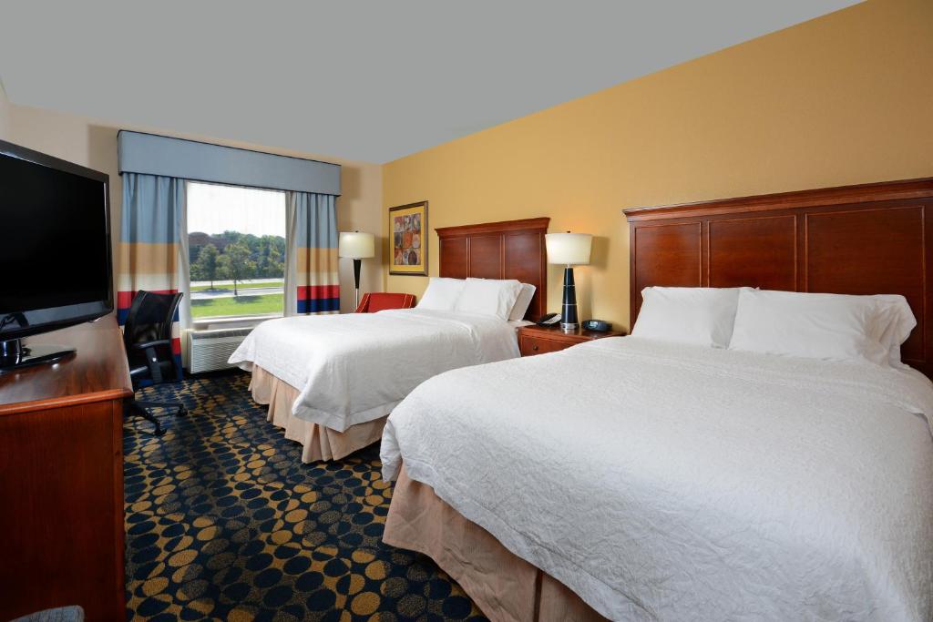 Hampton Inn & Suites Huntersville - image 7