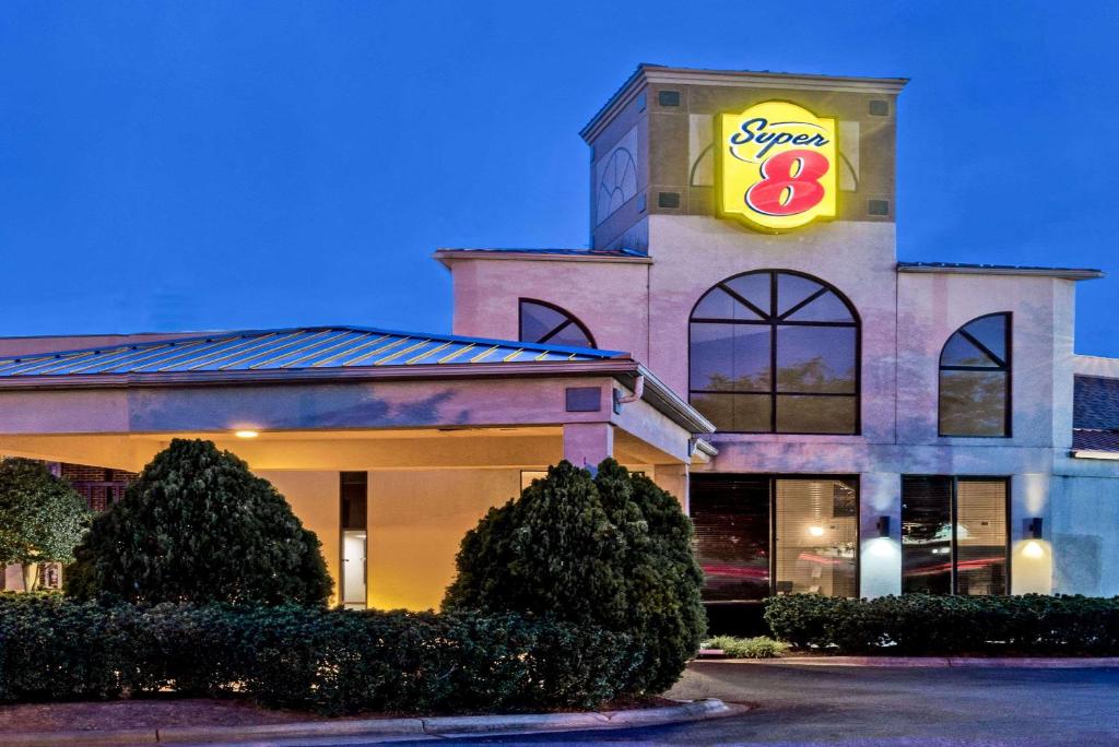 Super 8 by Wyndham Huntersville/Charlotte Area - main image