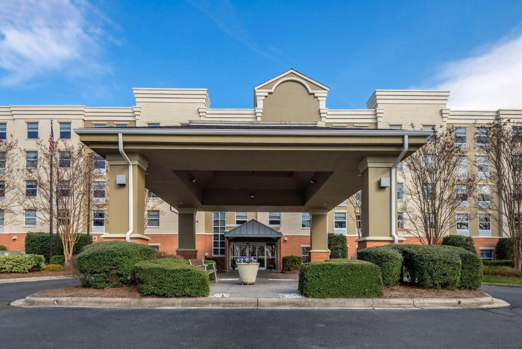 Comfort Suites near Birkdale Village - Huntersville - main image