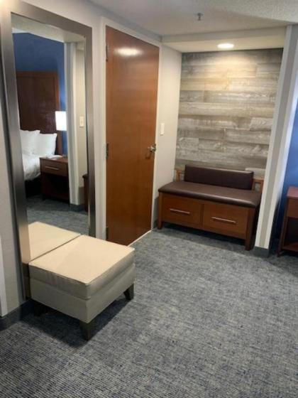 Comfort Suites near Birkdale Village - Huntersville - image 12