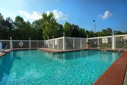 Comfort Suites near Birkdale Village - Huntersville - image 6