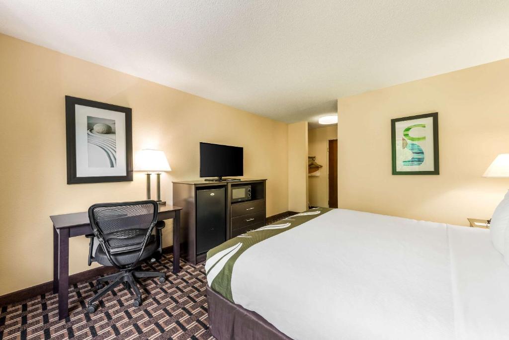 Quality Inn Huntersville near Lake Norman - image 2