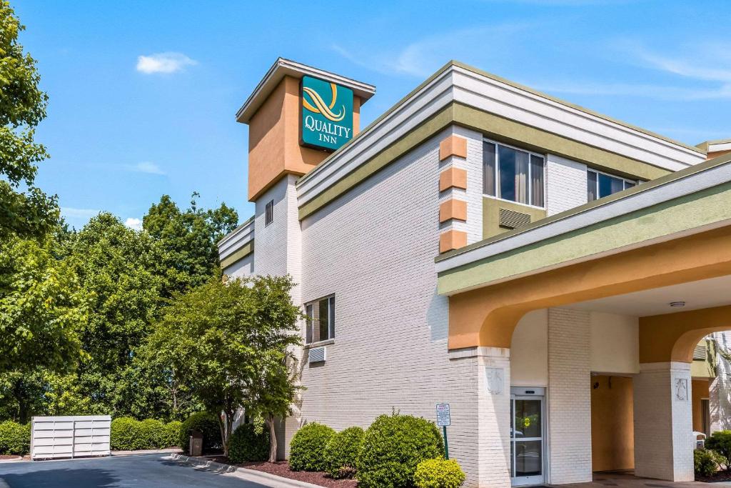 Quality Inn Huntersville near Lake Norman - image 5