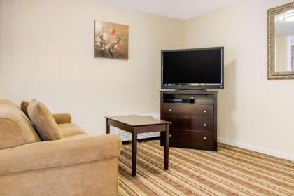 Quality Inn Huntingburg - image 4