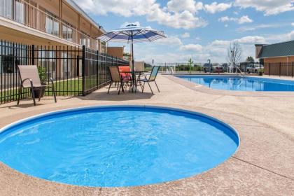 Quality Inn Huntingburg - image 8