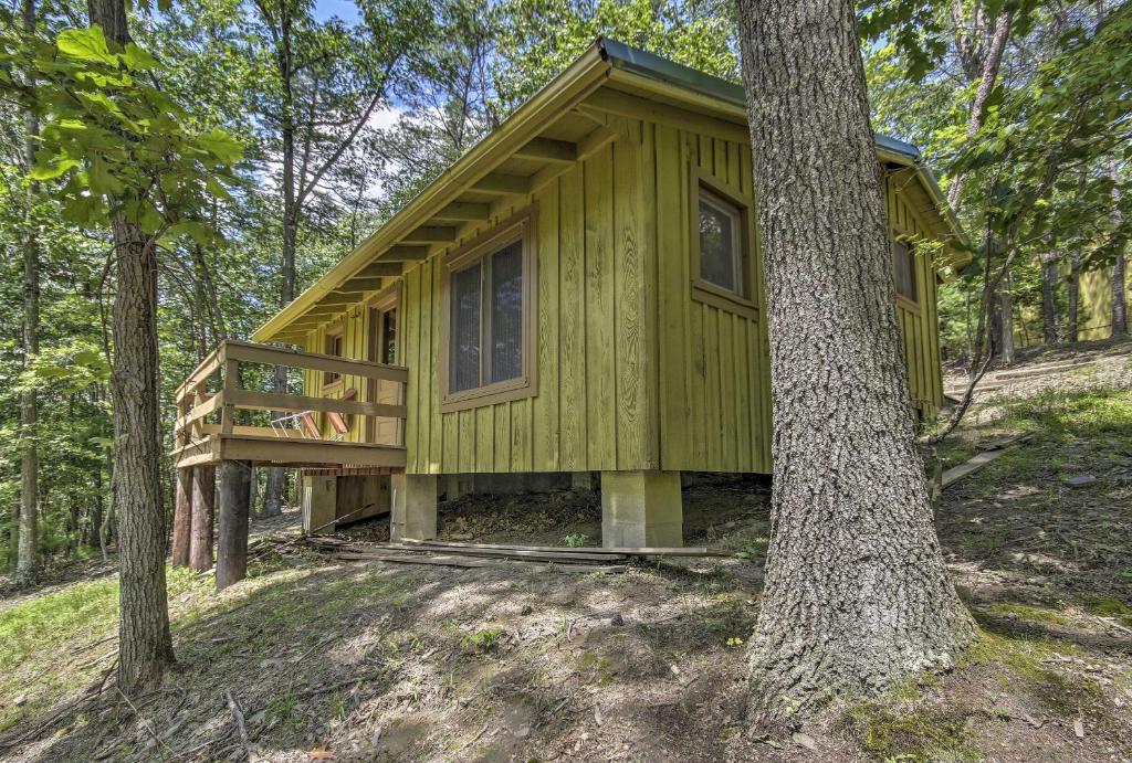 Cabin with Deck and Ranch - 1 Mi to Raystown Lake! - main image