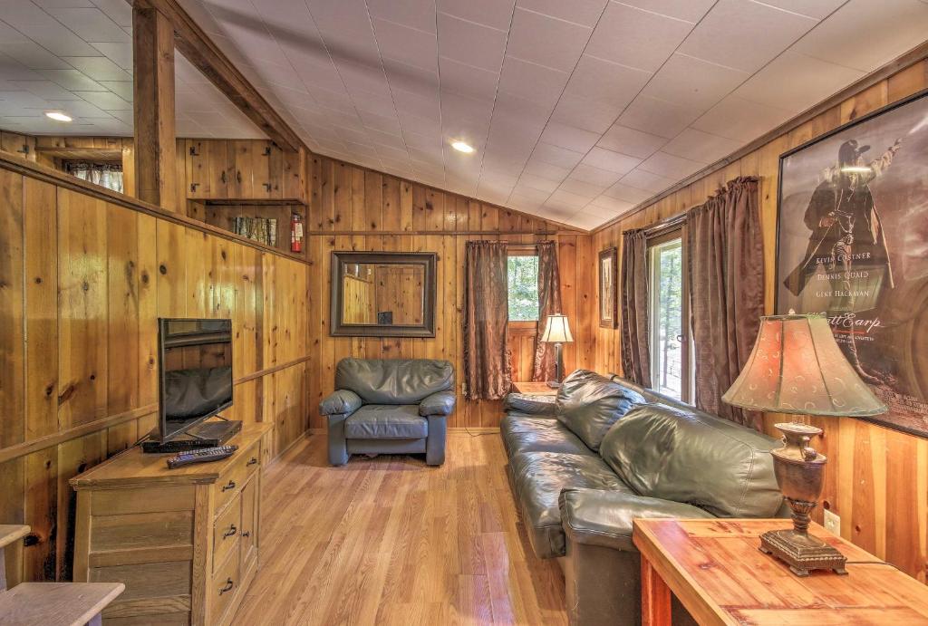 Cabin with Deck and Ranch - 1 Mi to Raystown Lake! - image 7