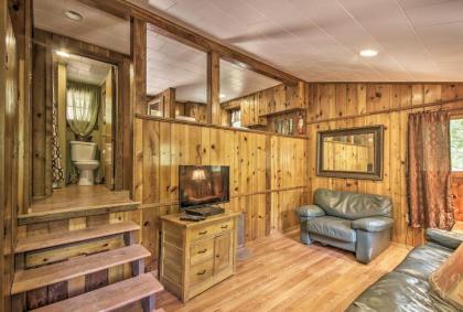 Cabin with Deck and Ranch - 1 Mi to Raystown Lake! - image 9