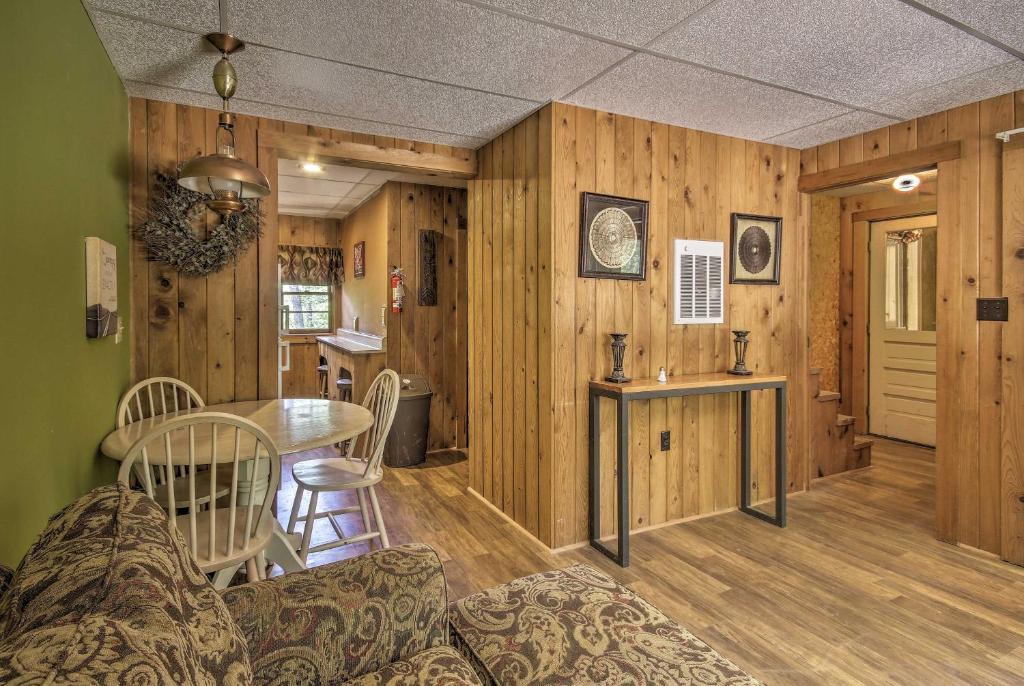 Rustic Clint Eastwood Ranch Apt by Raystown Lake - image 4