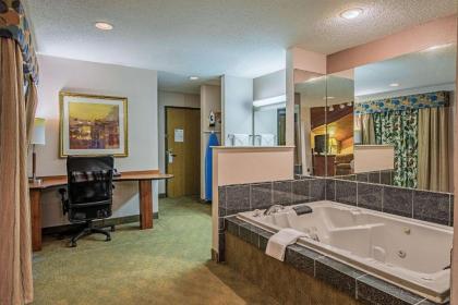 Rodeway Inn Huntington - image 15