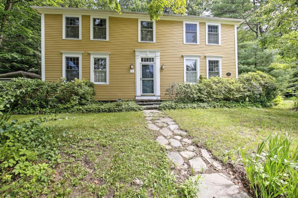 Historic Huntington Home - Walk to Westfield River - main image