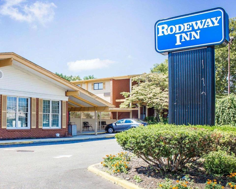 Rodeway Inn Huntington Station - Melville - main image