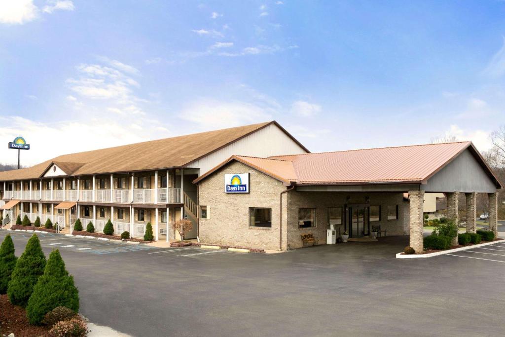 Days Inn by Wyndham Huntington - main image