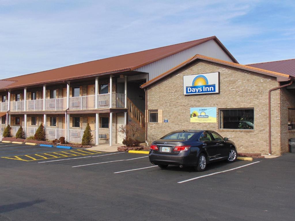 Days Inn by Wyndham Huntington - image 3