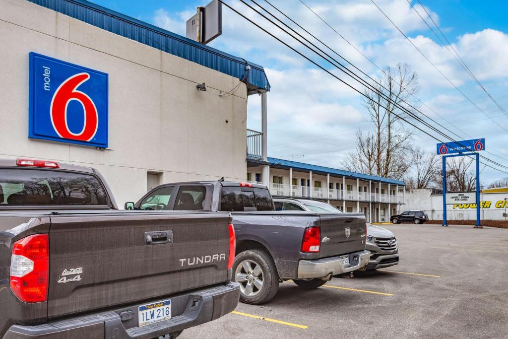 Motel 6-Huntington WV - image 3