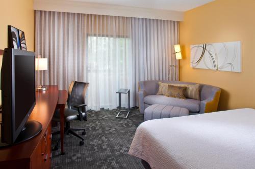 Courtyard by Marriott Huntsville University Drive - image 2