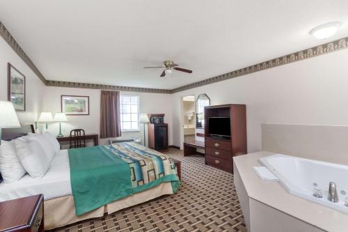 Days Inn & Suites by Wyndham Huntsville - image 3