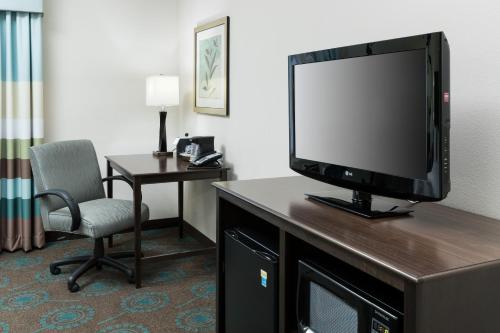 Hampton Inn & Suites Huntsville Research Park Area - image 4