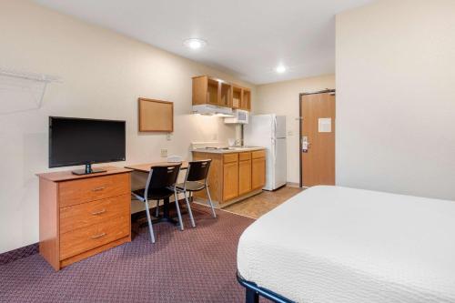 Suburban Extended Stay Hotel Huntsville University Area - image 4