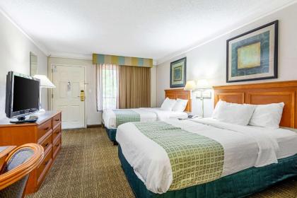 Rodeway Inn - image 14